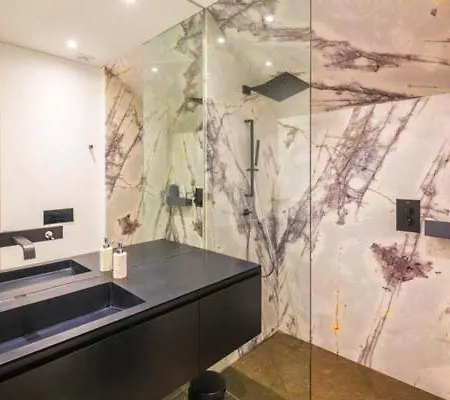 Villa Sleeps 10 Pool Air Con T607982 *
