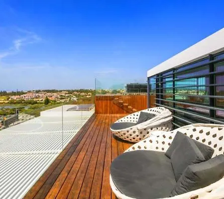 Villa Sleeps 10 Pool Air Con T607982 *